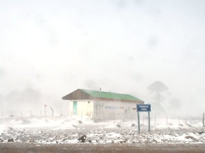 Rutas provinciales y pasos internacionales están cortados por las nevadas