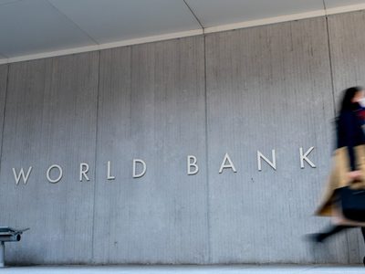 Argentina negocia con bancos privados un préstamo de 2 mmdd respaldado por el Banco Mundial