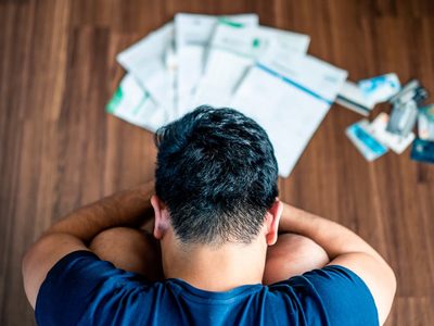 Cada vez más familias se endeudan para mantener gastos fijos y la morosidad alcanzó un récord