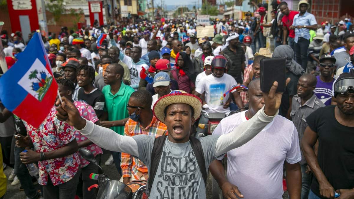 Haitiano protestan en Puerto Príncipe, capital de la isla. Fuente: (Twitter)