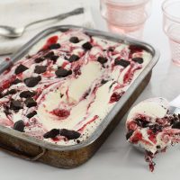 Receta dulce para atravesar la ola de calor: helado casero de yogur y frutos rojos