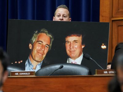 Salpicado por el escándalo, un exfuncionario de Clinton se retiró de la vida pública
