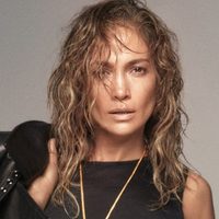 Jennifer López ajustó su leggin de más y los hilos se reventaron... ¡Curvas al aire!