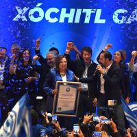 Xóchitl Gálvez recibe constancia como candidata del PAN; centra mensaje en AMLO