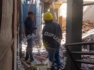 Cayó un albañil desde 4 metros en pleno centro de Neuquén