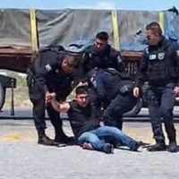 Policías agreden a obreros de AHMSA que mantenían un bloqueo carretero en Coahuila