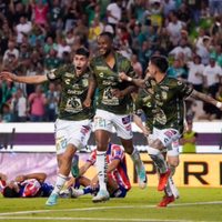 Colombiano Barreiro le da triunfo agónico a León sobre San Luis en México