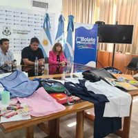 Comienza la entrega del kit escolar para estudiantes de la capital neuquina