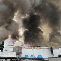 Incendios en la CDMX: En la Morelos se quemó una bodega y en la Cuauhtémoc puestos de un mercado