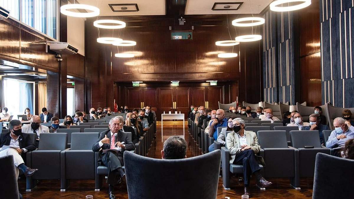 Reunión en el Ministerio de Desarrollo Productivo. Fuente: (Twitter)