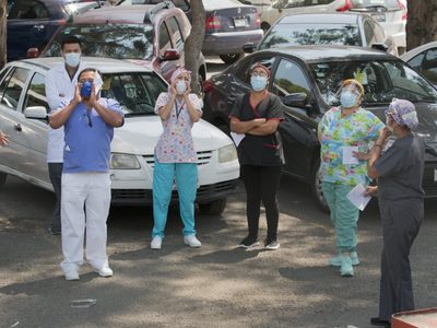 Senadoras del PAN critican a AMLO por excluir de la vacunación anticovid a médicos privados