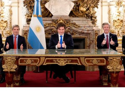 Milei es el presidente con más renuncias en su gabinete