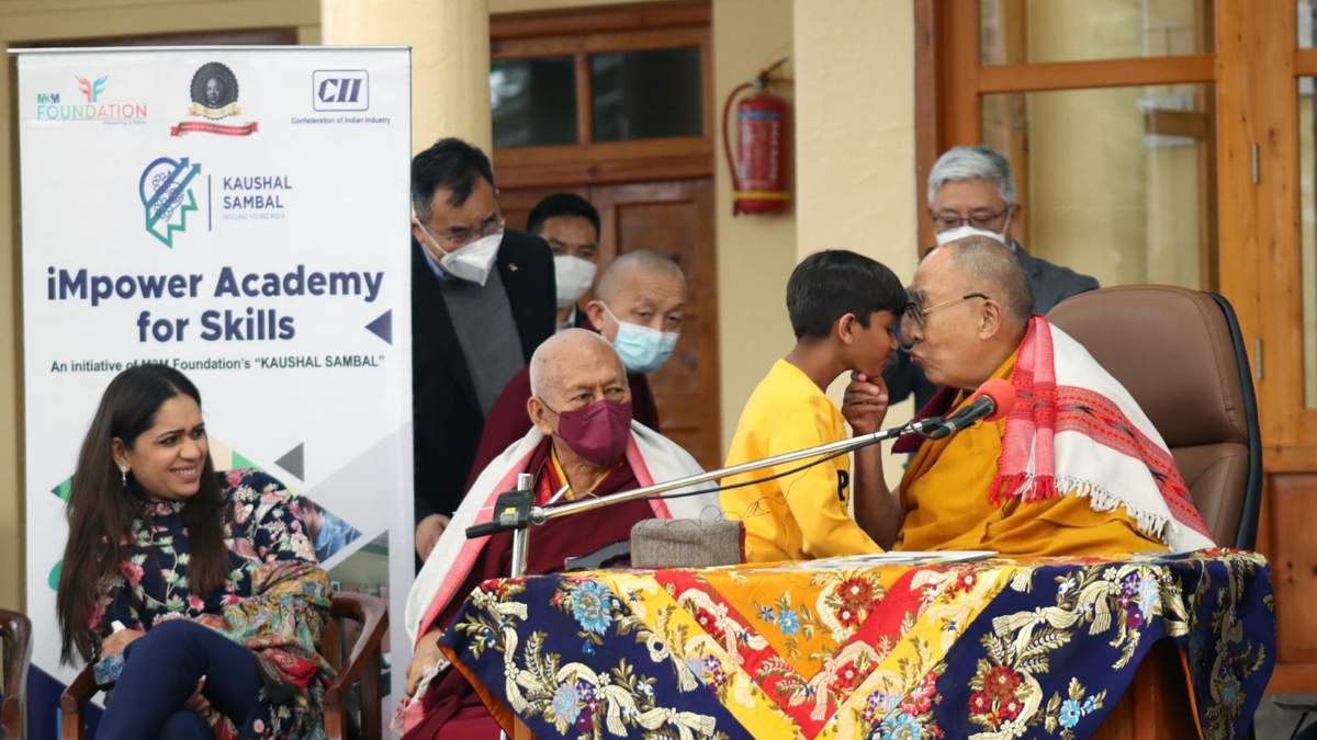El Dalai Lama y el menor