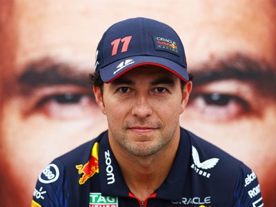 “Alguien con experiencia”: aconsejan a este equipo de F1 que fiche a Checo Pérez para 2026