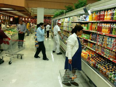 Los productos de la canasta básica vuelven a tener IVA ¿Cuánto subirán los precios?