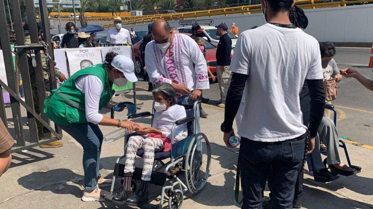 Aplicación de vacunas en la Alberca Olímpica de la CDMX