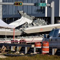Reportan al menos cuatro muertos por colapso de puente en Miami