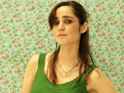 Julieta Venegas estrenó dos canciones por un noble motivo