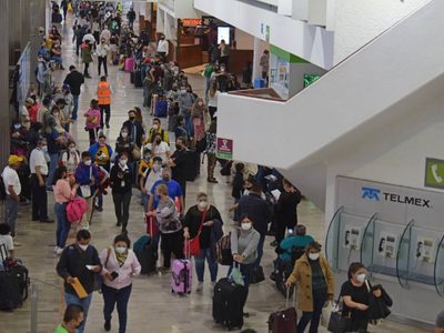 Cae 54.3 por ciento en noviembre la llegada de viajeros internacionales a México