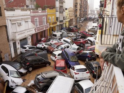 España devastada por las inundaciones; hay al menos 64 muertos