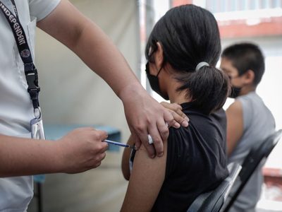 FDA aprueba el uso de las vacunas de Pfizer y Moderna en bebés de seis meses