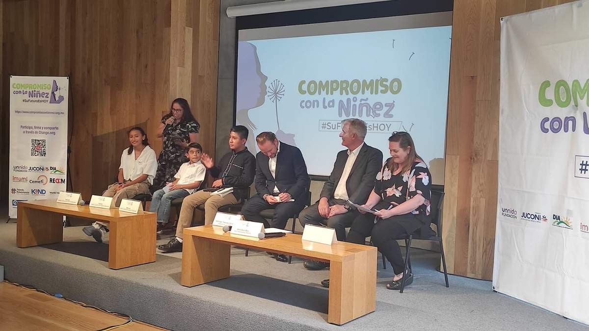 Santiago Taboada en la firma del compromiso