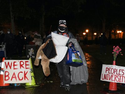 Manifestantes desalojan campamento en la Universidad del Sur de California