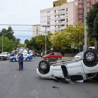 En pleno centro de Neuquén Capital, tuvo lugar un brutal choque