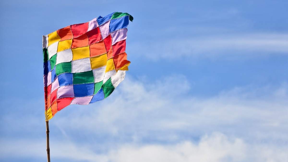 La bandera se volvió un símbolo del Día del Respeto a la Diversidad Cultural. Fuente: (Twitter)