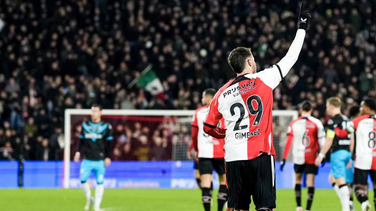 Santiago Giménez anota tres goles en la goleada 5-2 del Feyenoord al Heracles