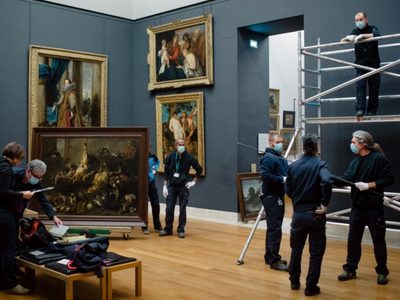 El Museo del Louvre sobrevive con el merchandising y las muestras virtuales
