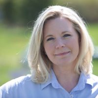 Trump aplaude la remoción de la hija de Dick Cheney de liderazgo republicano en el Congreso