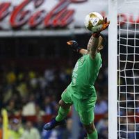 El penal y la expulsión que el VAR no sancionó en el Cruz Azul-América (Videos)