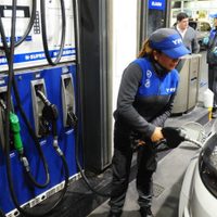 YPF reducirá en un 10% el salario de sus empleados