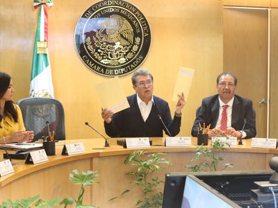 Cercanos a la 4T avanzan en las tres quintetas para consejeros del INE