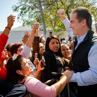 El priista Adrián de la Garza recibe constancia de mayoría como alcalde electo de Monterrey
