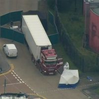 Hallan 39 cadáveres en un camión en Inglaterra; detienen al conductor