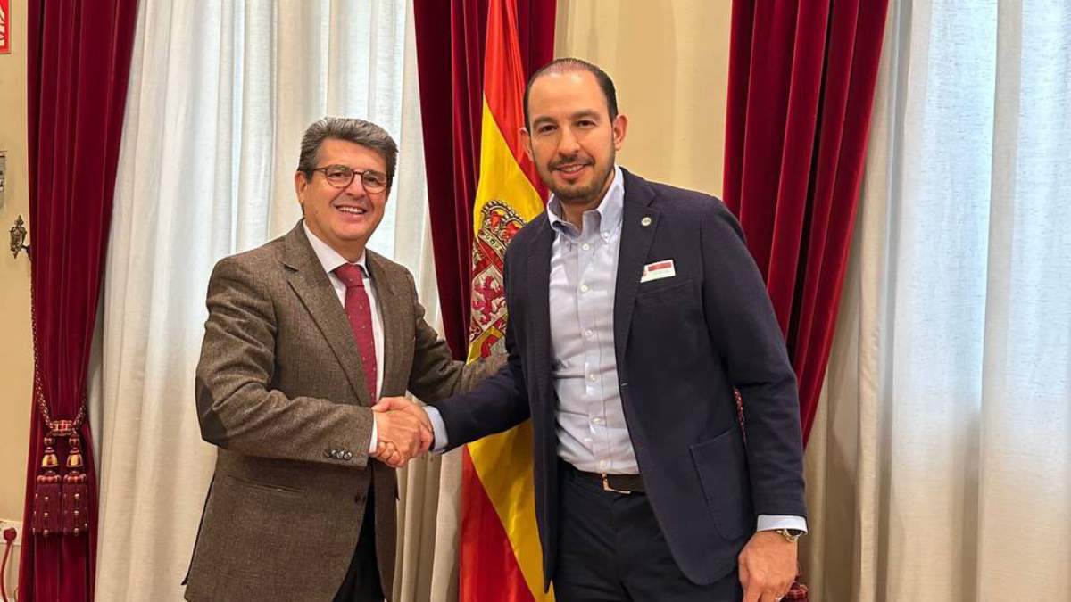 Reunión de Marko Cortés con el senador Juan José Matarí Sáez