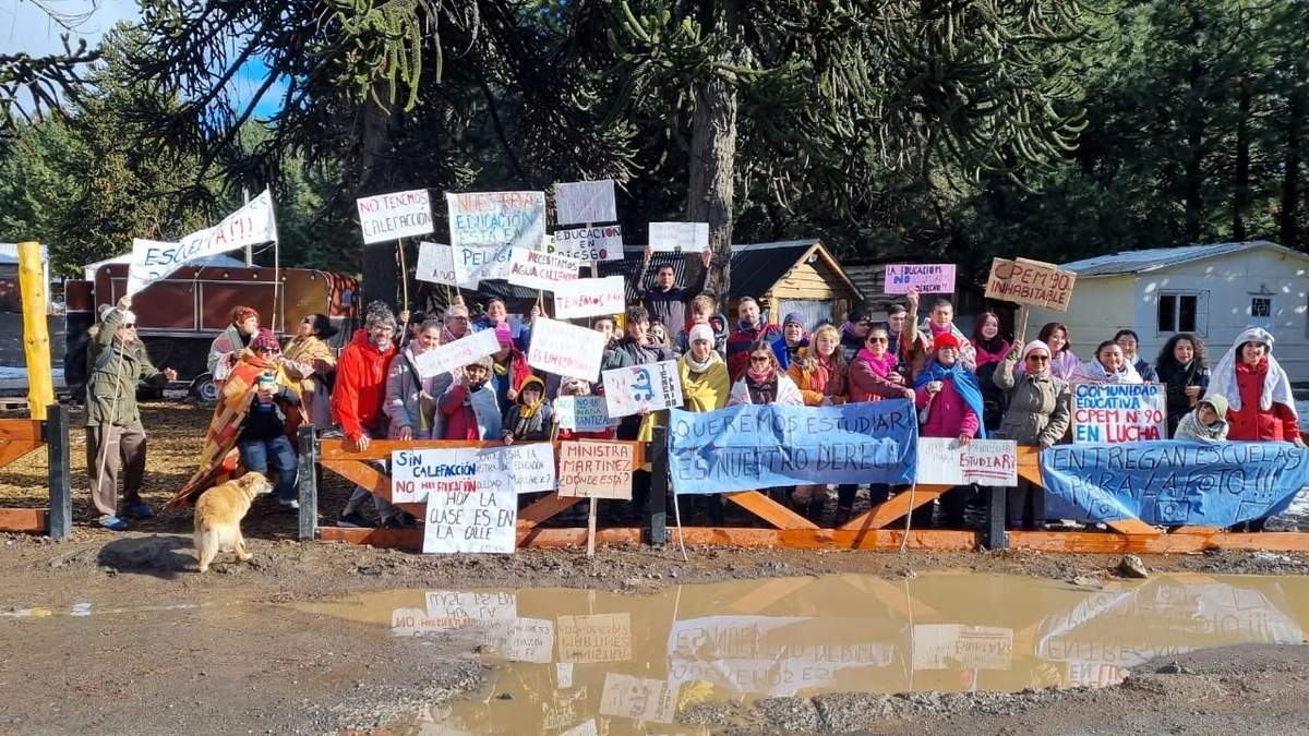 Protesta de la comunidad educativa. Fuente: (Facebook)