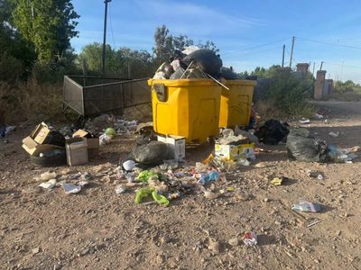 Basura desparramada: la cruda postal que alerta a los vecinos de Vertientes del Pedemonte
