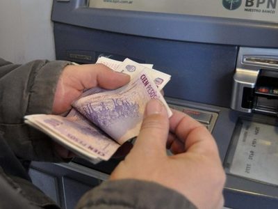 ¡Confirmado!: ¿Cuándo cobran sus salarios los estatales de Neuquén?