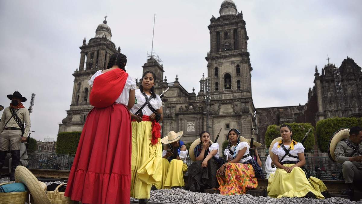 Preparativos del desfile por el 111 Aniversario del Inicio de la Revolución Mexicana