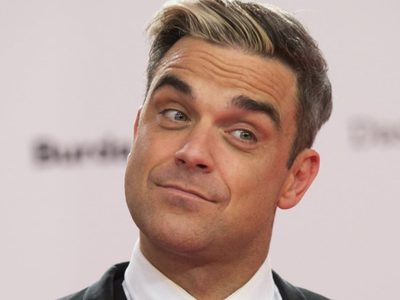 Robbie Williams sigue enfrascado en una vieja polémica con famoso cantante británico