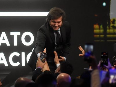 Javier Milei habló frente sindicalistas y prometió más trabajo en un acto organizado por Luis Barrio