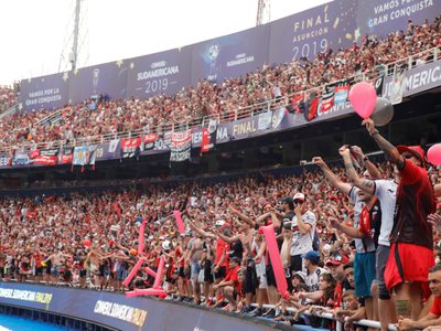De no creer: hinchas de Colón rompieron la cuarentena para festejar los 115 años del club