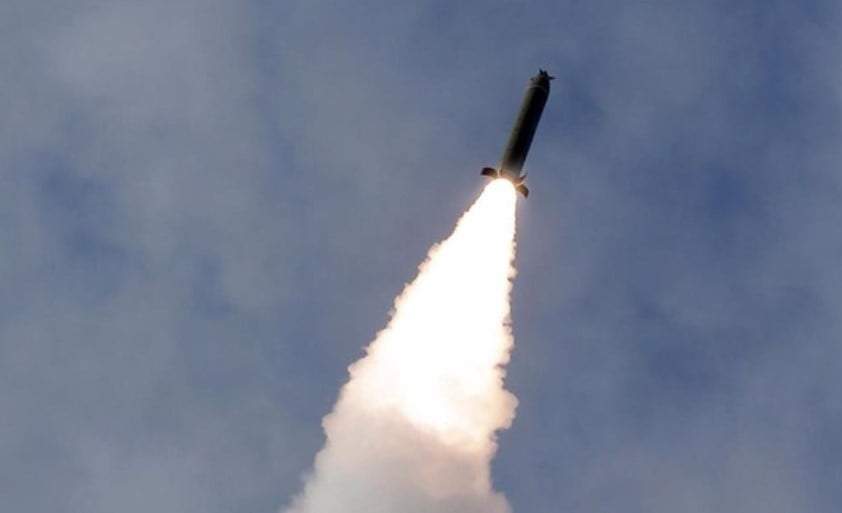 Una foto publicada por la Agencia Central de Noticias de Corea del Norte (KCNA) muestra el lanzamiento de un misil