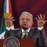 AMLO defiende a Delfina Gómez por reporte de ASF a SEP: "es incapaz de robarse un centavo"