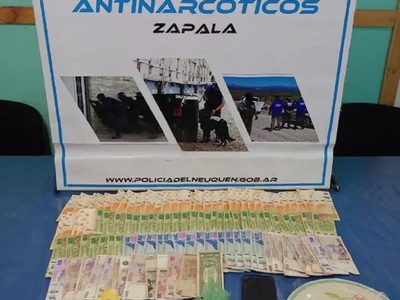Desbarataron un kiosco de drogas, demoraron a dos hombres y secuestraron 75 mil pesos