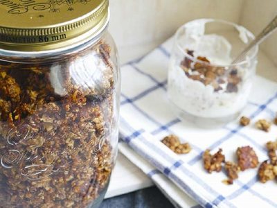 Granola de nueces y semillas sin azúcar: así la podés preparar en casa más natural y no gastar en una procesada