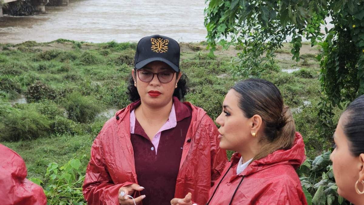 La alcaldesa Glafira Meraza Prudente De gorra con la gobernadora Evelyn Salgado